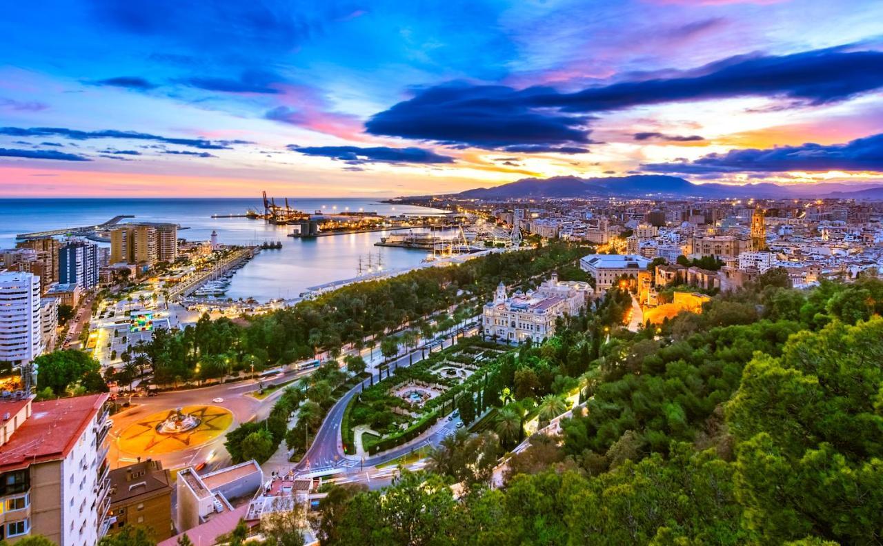 Malaga Centre Apartment with Parking Bagian luar foto