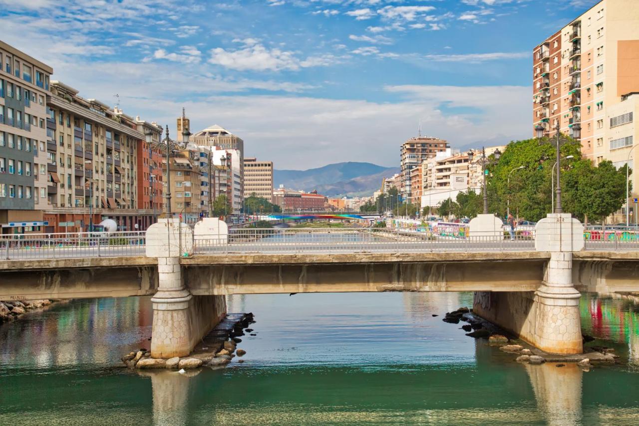 Malaga Centre Apartment with Parking Bagian luar foto