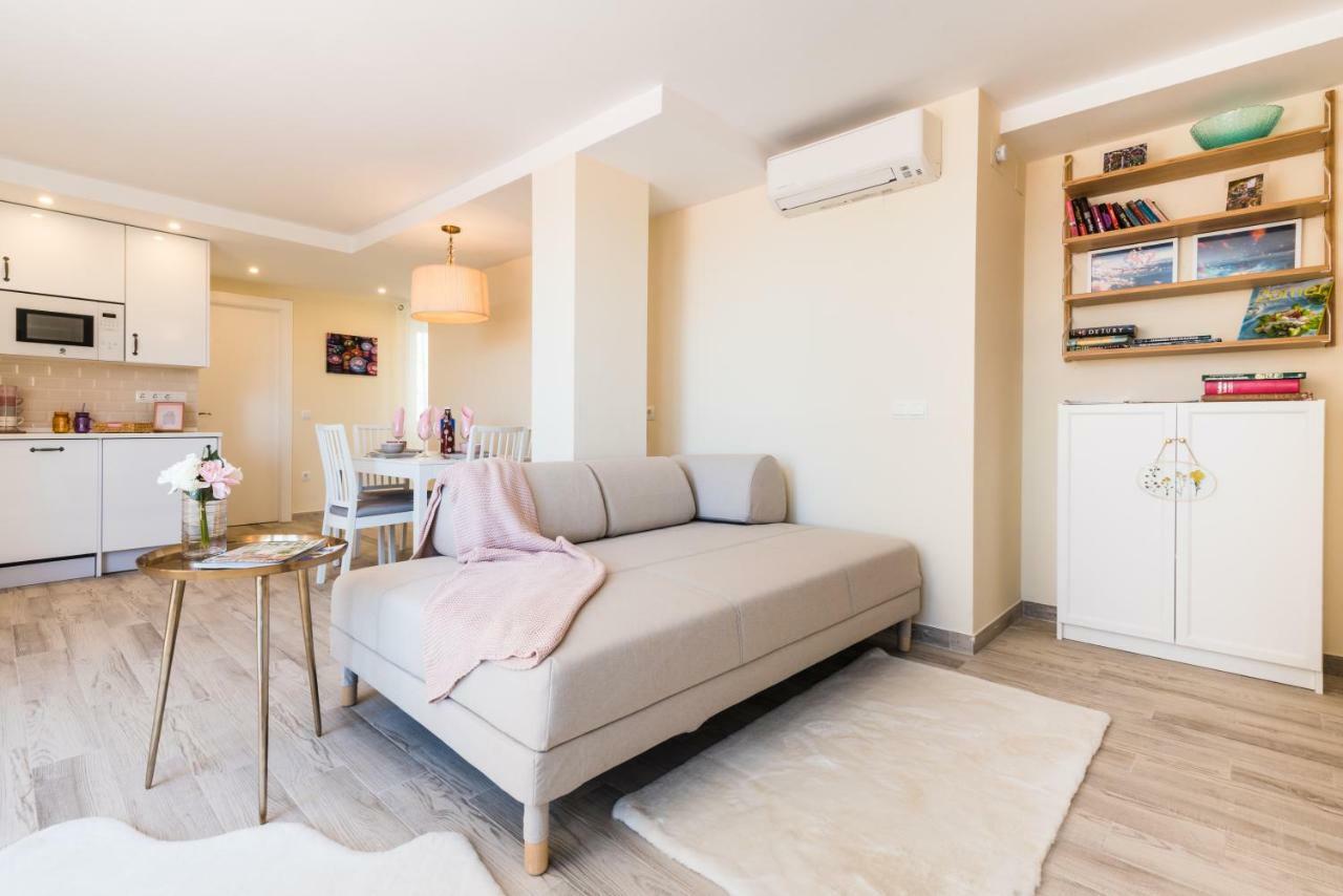 Malaga Centre Apartment with Parking Bagian luar foto
