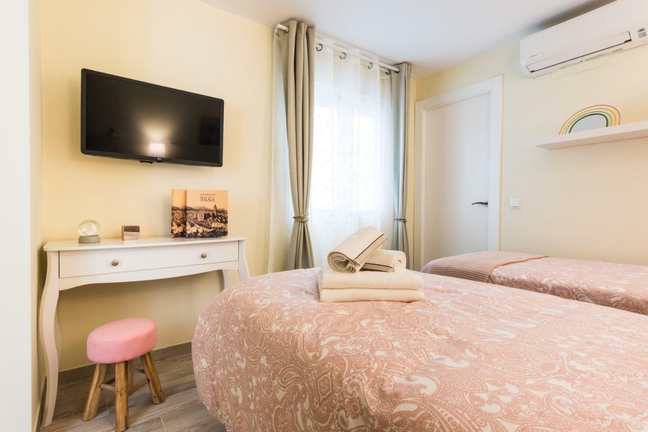 Malaga Centre Apartment with Parking Bagian luar foto