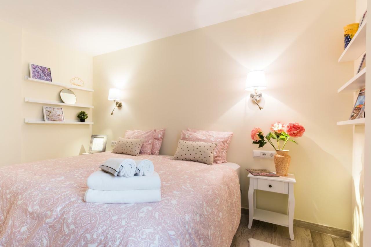 Malaga Centre Apartment with Parking Bagian luar foto