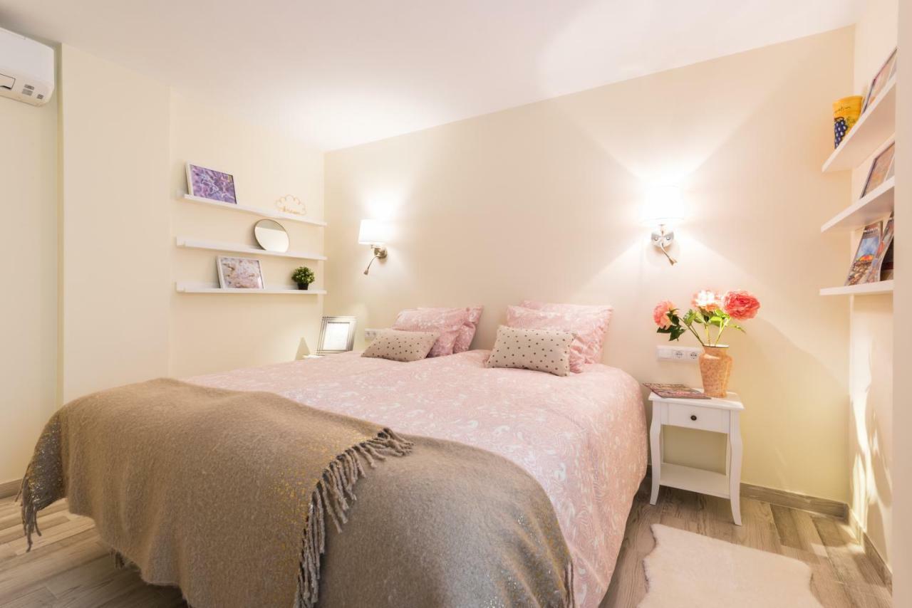 Malaga Centre Apartment with Parking Bagian luar foto
