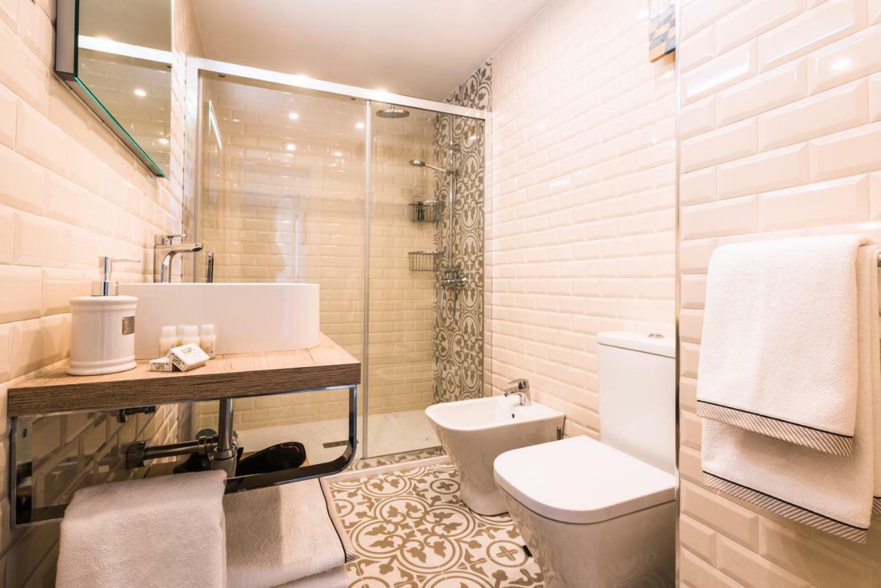 Malaga Centre Apartment with Parking Bagian luar foto